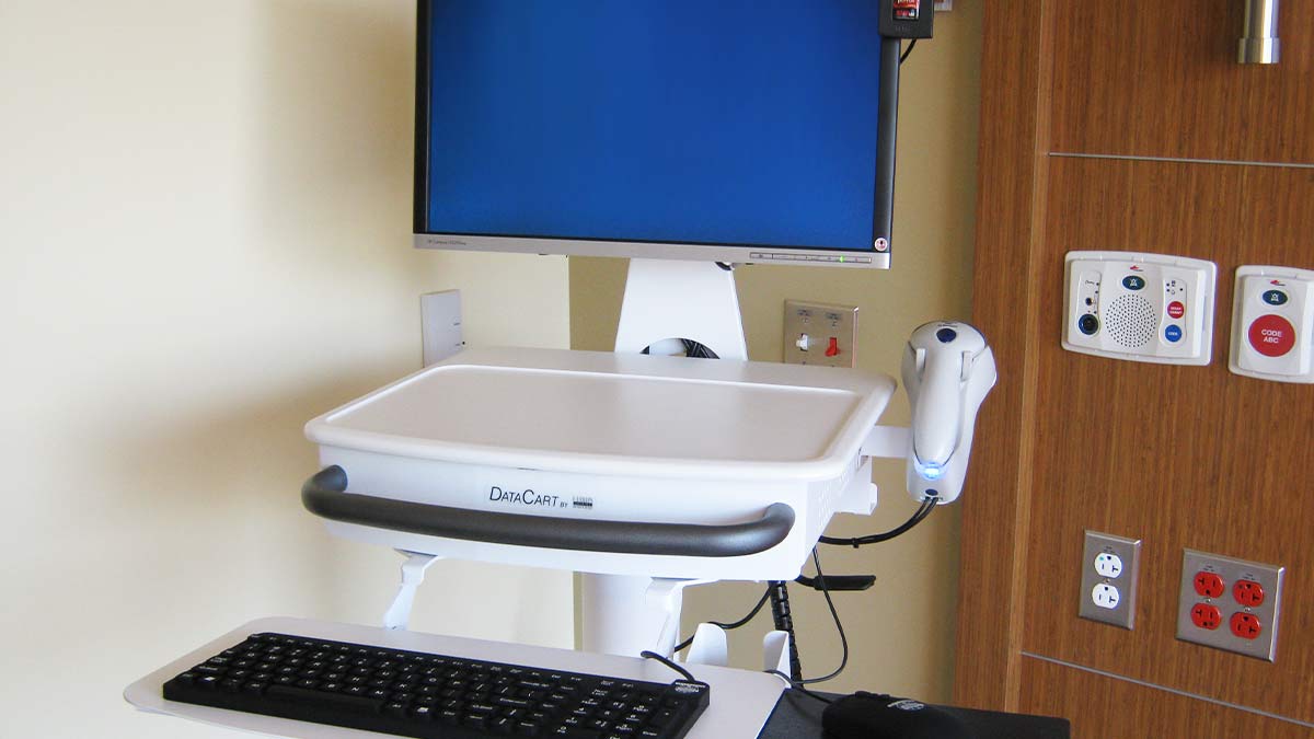 Computer on Wheels Cleanable