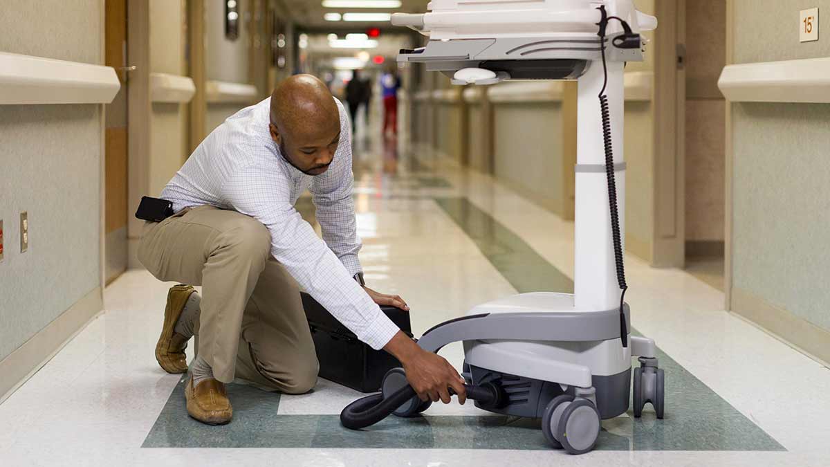 medical-computer-cart Main performing service on medical computer cart